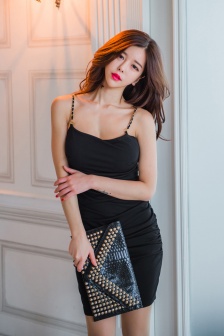 双胞胎姐妹齐上阵许多人物